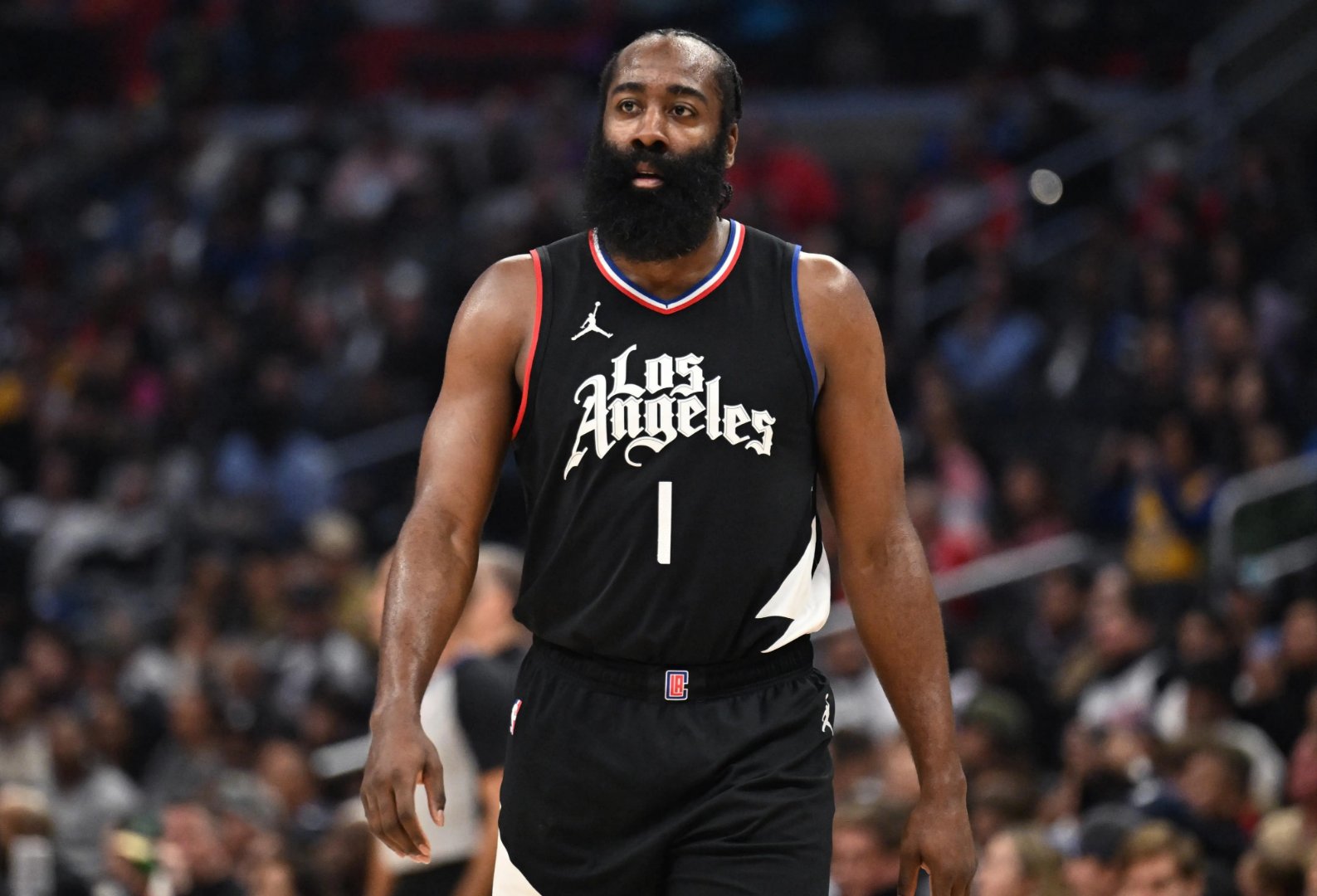 爱游戏游戏平台-风云突变！洛杉矶快船窗口期遗憾出局，荷甲版图或变，更衣室稳定，临场指挥获称赞的简单介绍